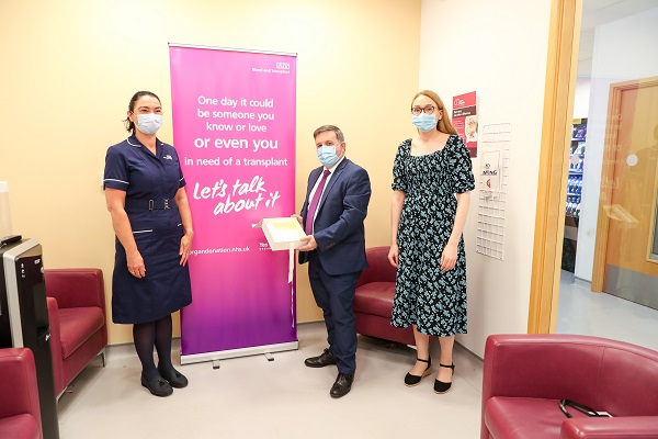 Minister Swann pictured with Mary Hayes, Specialist Nurse, Organ Donation, and Michelle Fallon, Clinical Lead for Organ Donation during his visit to the South West Acute Hospital in Enniskillen